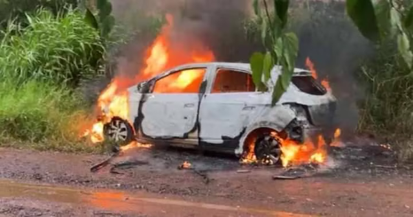 Delincuentes abandonaron y quemaron vehículo tras asalto a casino en CDE - Noticiero Paraguay