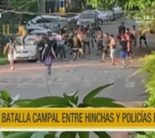 Nuevo enfrentamiento entre hinchas y policías en Luque - Paraguay.com