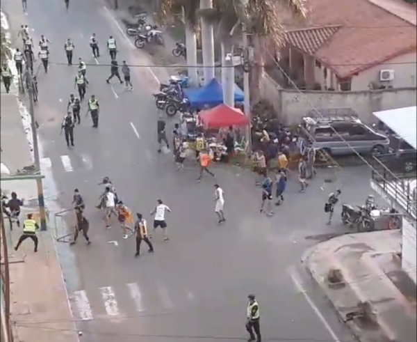 Versus / Revelan el motivo que desató el violento ataque de los barras bravas luqueños