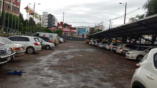 Hurtaron baliza de ambulancia en estacionamiento de la Gobernación de Itapúa