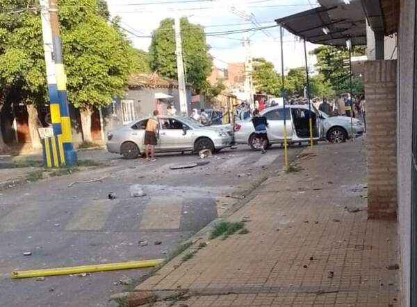 Enfrentamiento entre barra brava y policías en Luque