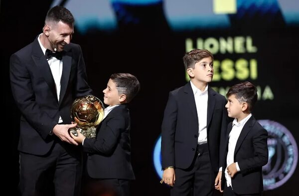 Los hijos de Messi llenaron de ternura la entrega del Balón de Oro - Gente - ABC Color