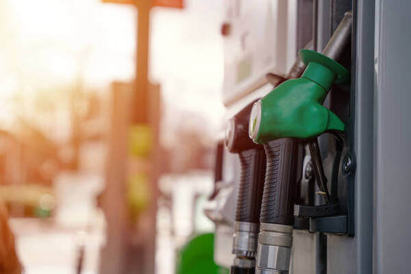 La falta de combustible en plena campa帽a electoral agita a Argentina - Revista PLUS