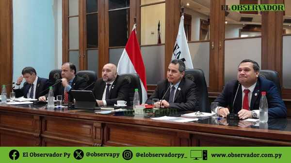 Arévalo: “Yo cursé la carrera, yo sí tuve compañeros y sí juré como abogado”