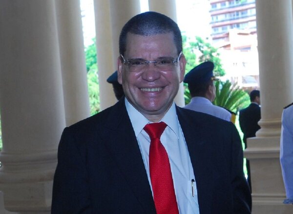 Salario de legisladores disminuyó por falta de seguro médico y cupo de combustible, protesta el senador Barrios · Radio Monumental 1080 AM