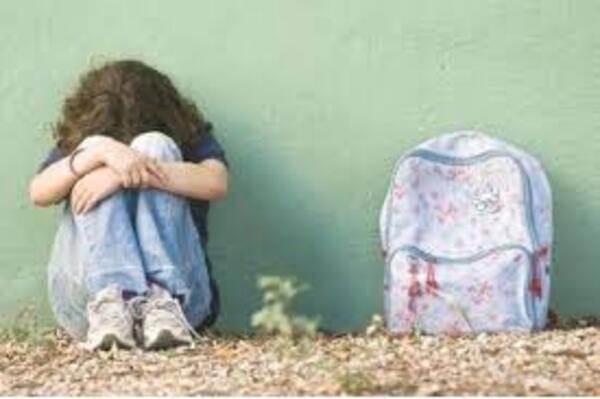 Denuncian a profesora por abusar de alumnita de 4 años