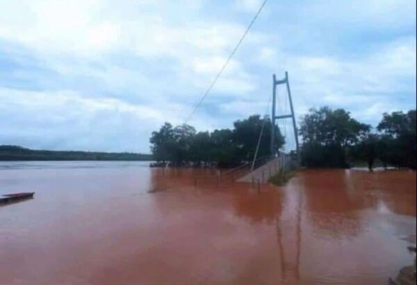 EVACUAN A FAMILIAS DE CAPITÁN MEZA PUERTO POR LA CRECIDA DEL RÍO PARANÁ