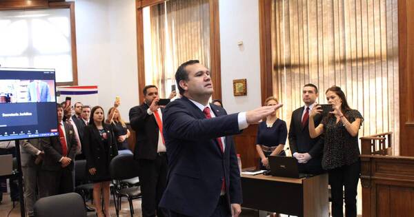 La Nación / Senador Derlis Maidana juró como nuevo integrante del JEM