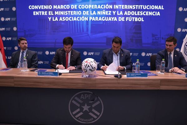 Impulsaran programas en favor de niños y jóvenes que practican el fútbol - .::Agencia IP::.