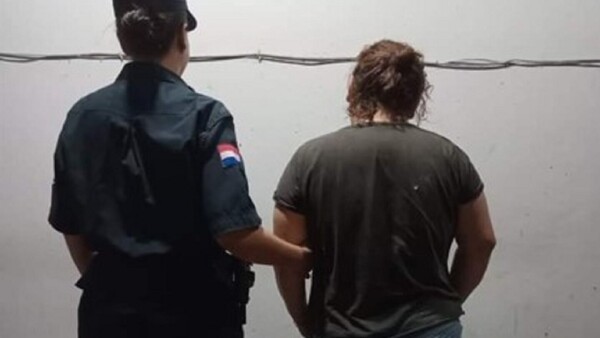 Cocinera enojada golpeó a su pareja y le arañó todito mal