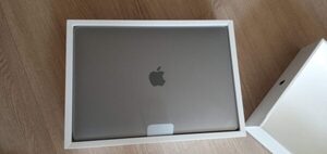 El nuevo MacBook de Apple tendr谩 chips M3 todav铆a m谩s r谩pidos - Revista PLUS