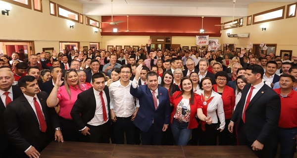 Cartes recibe apoyo y agradece a dirigencia de Alto Paraná