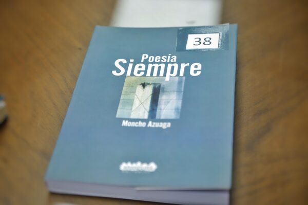 Poesía Siempre de Moncho Azuaga ganadora del Premio Nacional de Literatura 2023
