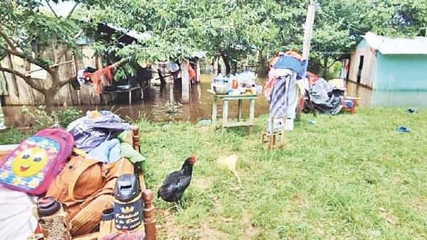 Evacuan a 600 familias ante irremediable inundación en Ayolas