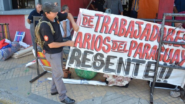 Guardiacárceles levantan huelga de hambre tras acuerdo con el ministro de Justicia