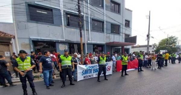 La Nación / Tras nueve días en huelga de hambre guardiacárceles retomarán funciones