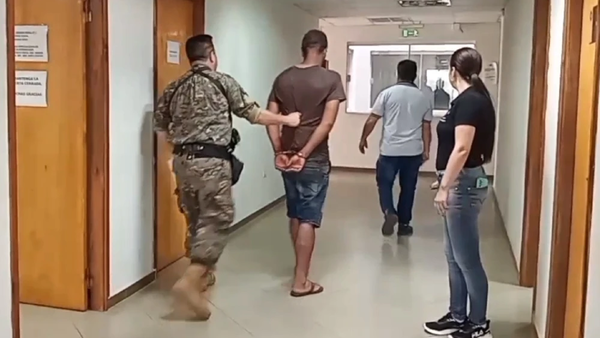 Sospechoso de abusar de la mascota de la Policía fue enviado a prisión - Noticiero Paraguay