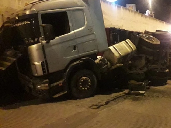 Trastornos en el túnel Semidei por accidente de tránsito - La Tribuna
