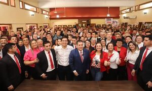 Dirigencia colorada de Alto Paraná llevó su fuerte respaldo al liderazgo de Horacio Cartes – Diario TNPRESS