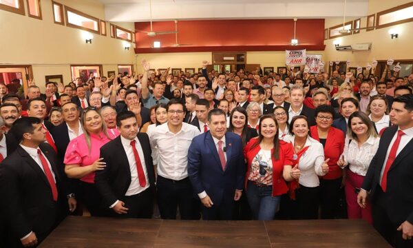 Dirigencia colorada de Alto Paraná llevó su fuerte respaldo al liderazgo de Horacio Cartes – Diario TNPRESS