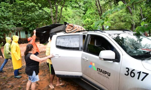 Instan a damnificados de Alto Paraná a no volver a sus casas pese al leve descenso del nivel del agua – Diario TNPRESS