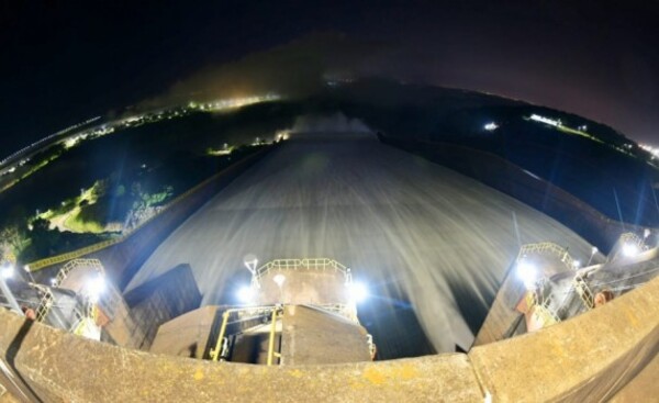 Itaipu adelanta apertura del vertedero que estaba prevista para mañana