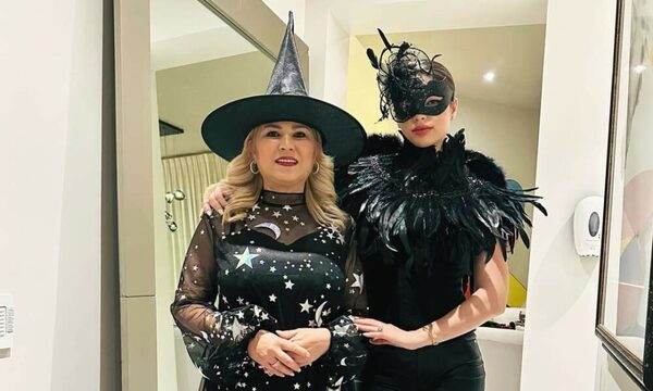 Así fue la noche de Halloween de Nadia Ferreira y su madre
