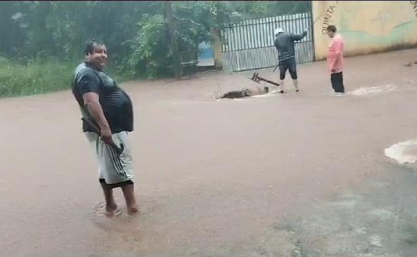 Pobladores de Hernandarias reclaman acción ante constantes inundaciones - La Clave