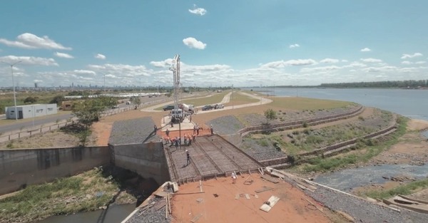Inició carga de hormigón en el primero de los tres puentes que tendrá el Parque Lineal 2 de Asunción
