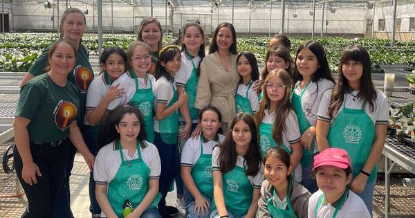 La Nación / Estudiantes de Paraguarí visitaron Floricultura del Paraguay y tuvieron una “experiencia emocionante”