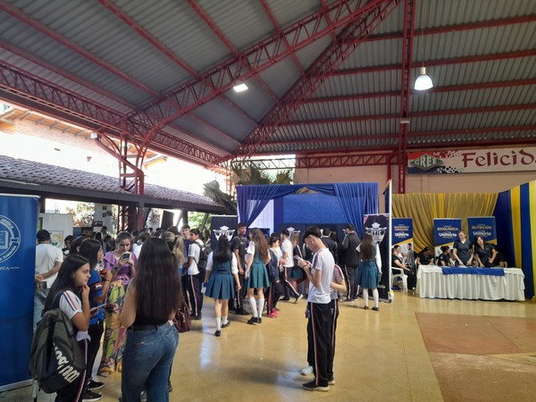 Éxito rotundo en la Expo Carreras del Centro Regional de Encarnación