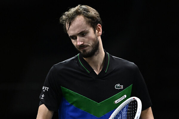 Versus / Medvedev cae eliminado en su debut en el Masters 1000 de París