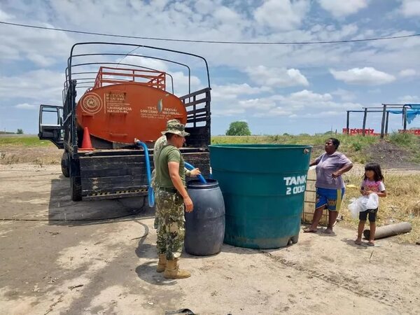 Prosigue operativo de entrega de agua en comunidades del Chaco - Noticias del Chaco - ABC Color