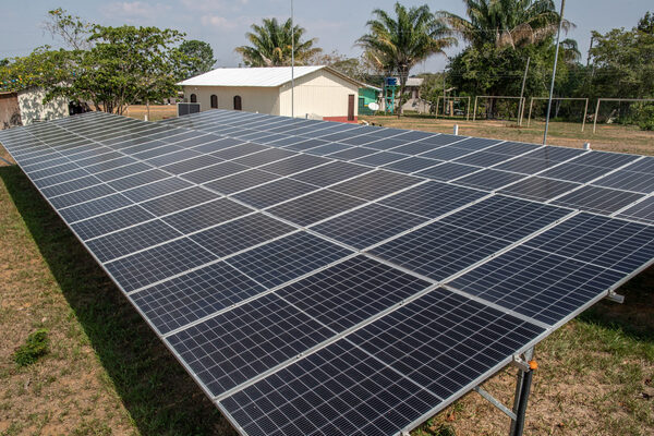 La energía solar alivia el impacto de la sequía en las aldeas amazónicas más aisladas - MarketData