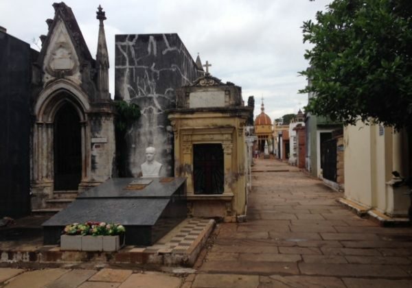 Halloween en Paraguay: robo de cadáveres, satánicos y sexo en cementerios - Noticiero Paraguay