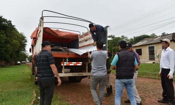 Entregan chapas a afectados por tormentas en Mallorquín