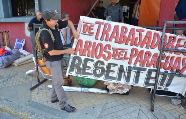 Funcionarios penitenciarios llegan a acuerdo y levantan medida de fuerza - La Clave