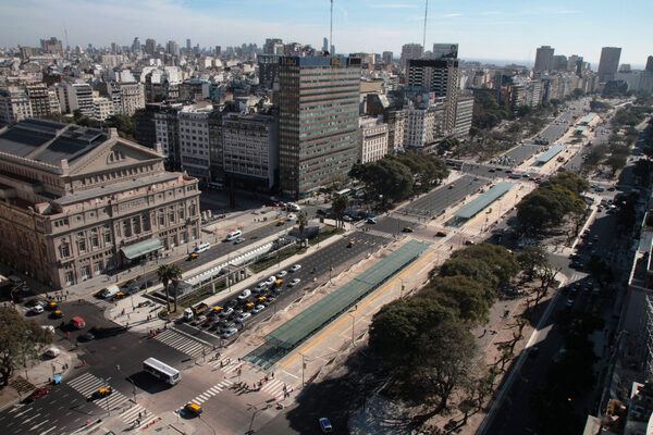 Argentina posterga a 2024 la subida de impuestos que afectan a los precios de combustibles - Revista PLUS