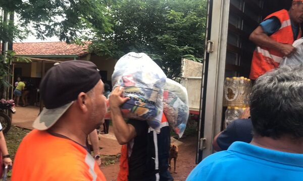 Entregan víveres y colchones a damnificados del barrio Las Mercedes de Hernandarias