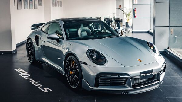 Porsche usar谩 acero renovable en sus veh铆culos a partir de 2026 - Revista PLUS