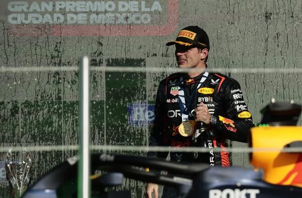 Verstappen: “Es una locura ganar 16 carreras; ahora nos centramos en ir a por la 17″ - Automovilismo - ABC Color