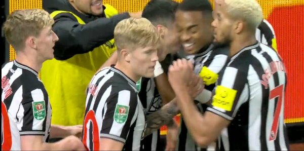 Versus / ¡Miguel Almirón anota un golazo para el Newcastle ante el Manchester United!