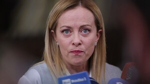 Meloni sufre un engaño telefónico de "impostores" rusos y habla sobre Ucrania
