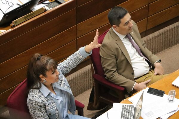 Instan a Nakayama y Celeste Amarilla a denunciar soborno - ADN Digital