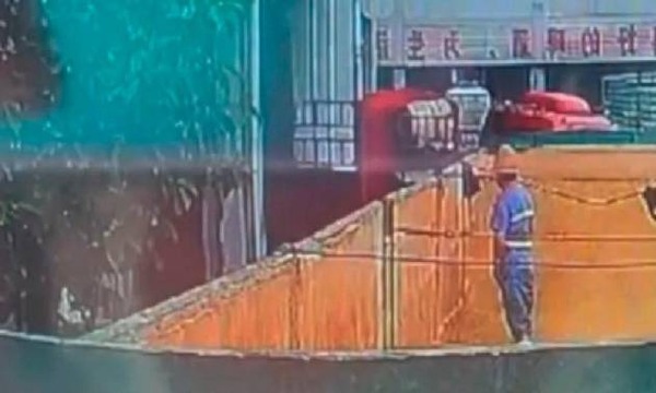 China: detienen a trabajador de cervecería por orinar en contenedor de malta - Unicanal