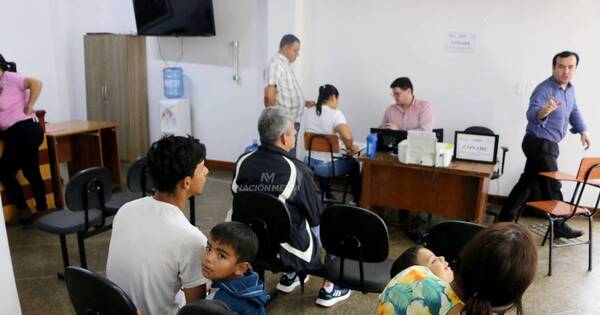 La Nación / Conare recibe en CDE pedidos de refugio de venezolanos, en su mayoría