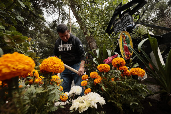 Los mexicanos se vuelcan en un Día de Muertos marcado por el aumento de precios - MarketData