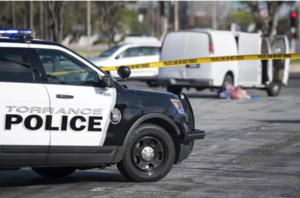 Tres adolescentes fueron apuñalados durante un ataque en una escuela en Los Ángeles