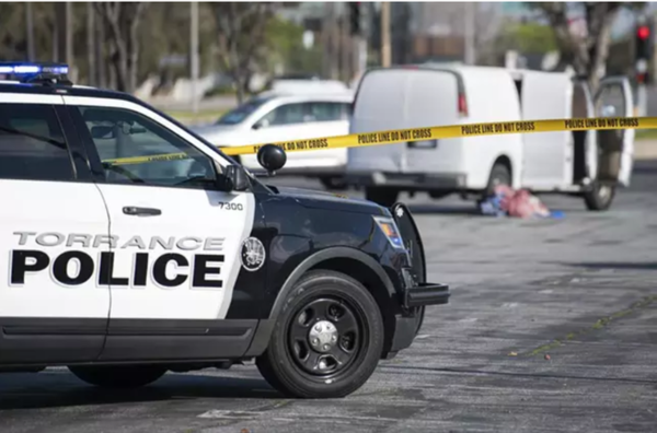 Tres adolescentes fueron apuñalados durante un ataque en una escuela en Los Ángeles