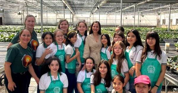 La Nación / Estudiantes visitaron local de Floricultura del Paraguay
